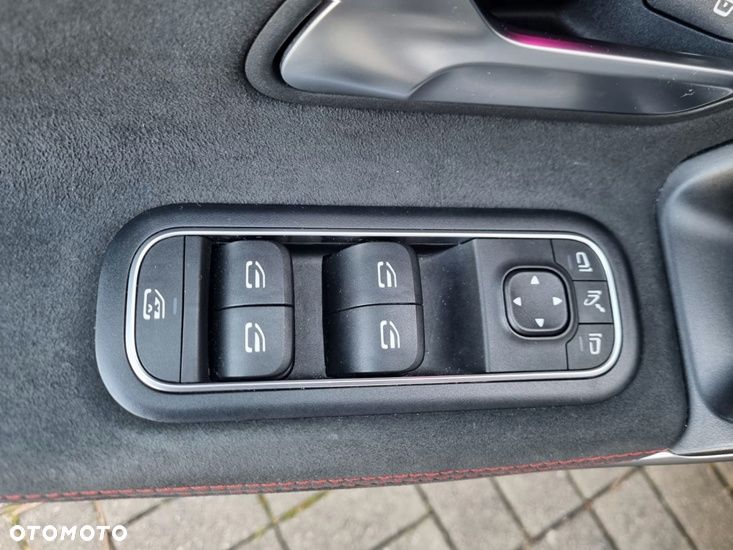 Mercedes-Benz CLA 220 4-Matic AMG Line 7G-DCT - 24