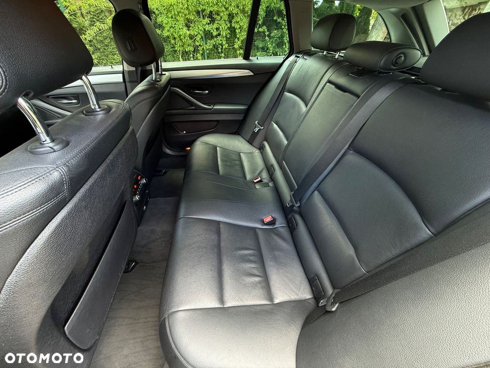 BMW Seria 5 520d xDrive - 12