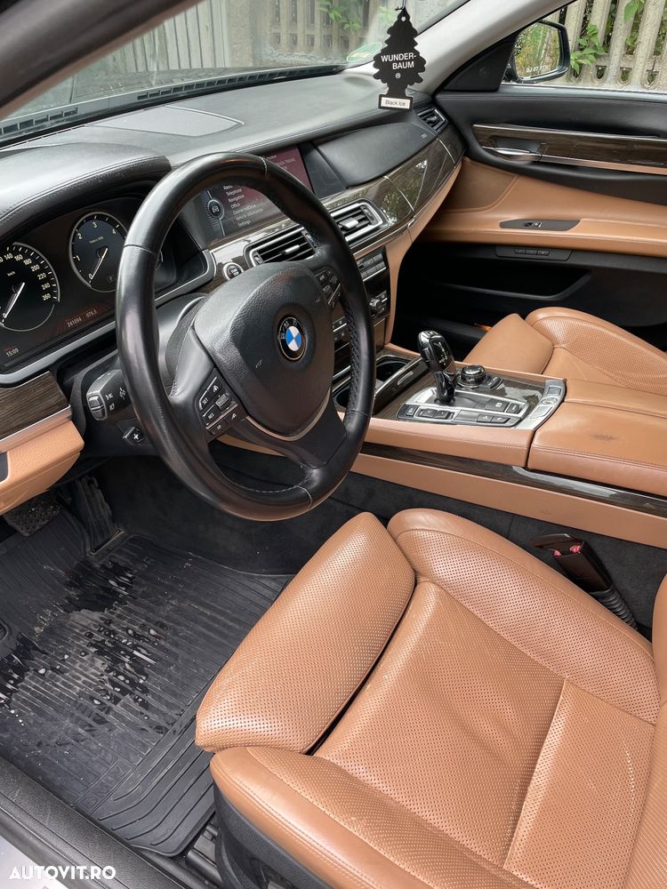 BMW Seria 7 740d xDrive Aut. - 9