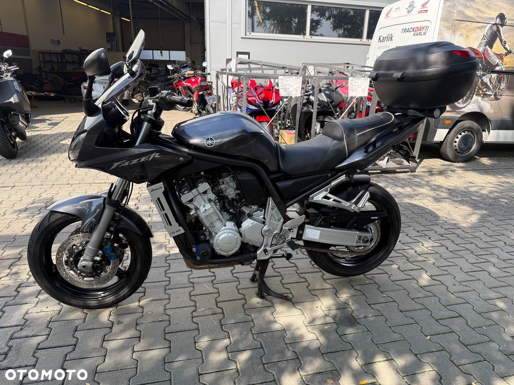 Yamaha FZS - 4