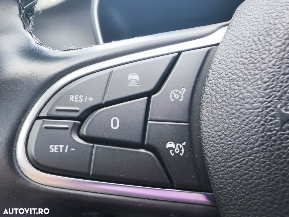 Renault Megane TCe 140 GPF Intens - 23