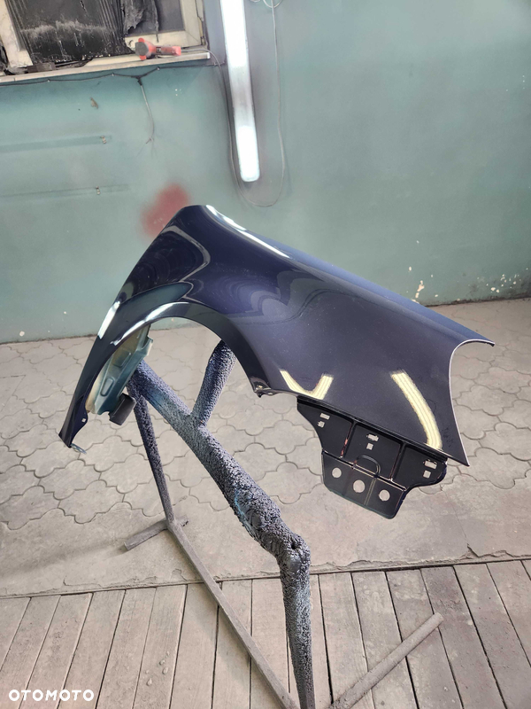 Golf 5 błotnik prawy LA5G