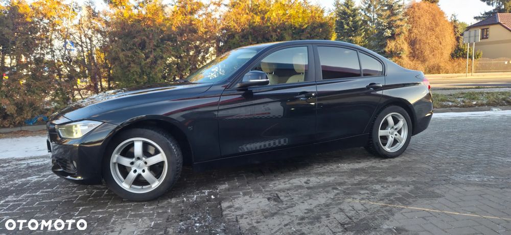 BMW Seria 3 325d Sport-Aut Luxury Line - 4