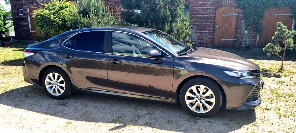 Toyota Camry - 1