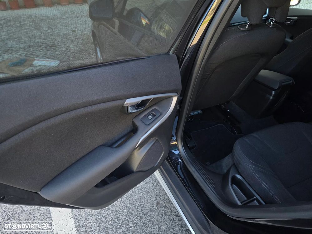 Volvo V40 Cross Country 1.6 D2 Summum - 29