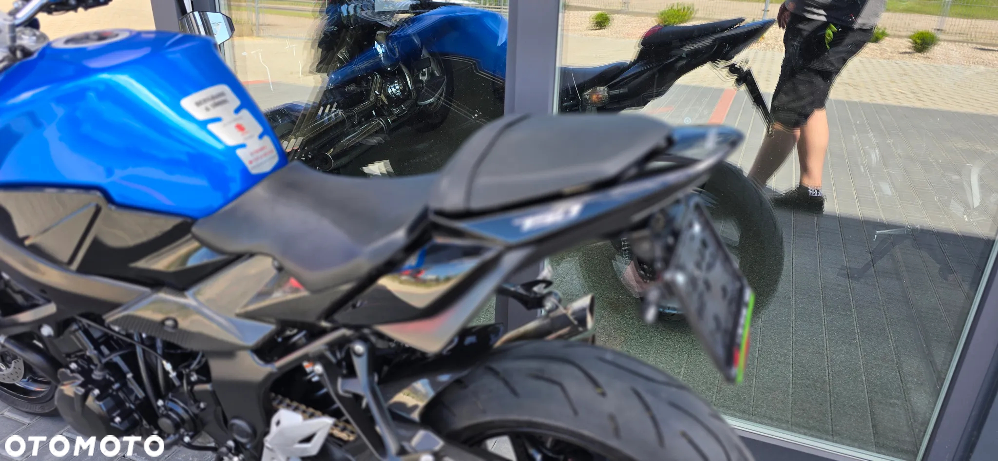 Suzuki GSR - 33