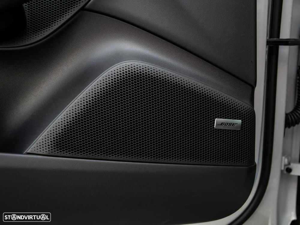 Porsche Macan Electric - 43