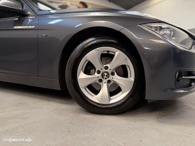 BMW 320 d EfficientDynamics Line Sport - 2