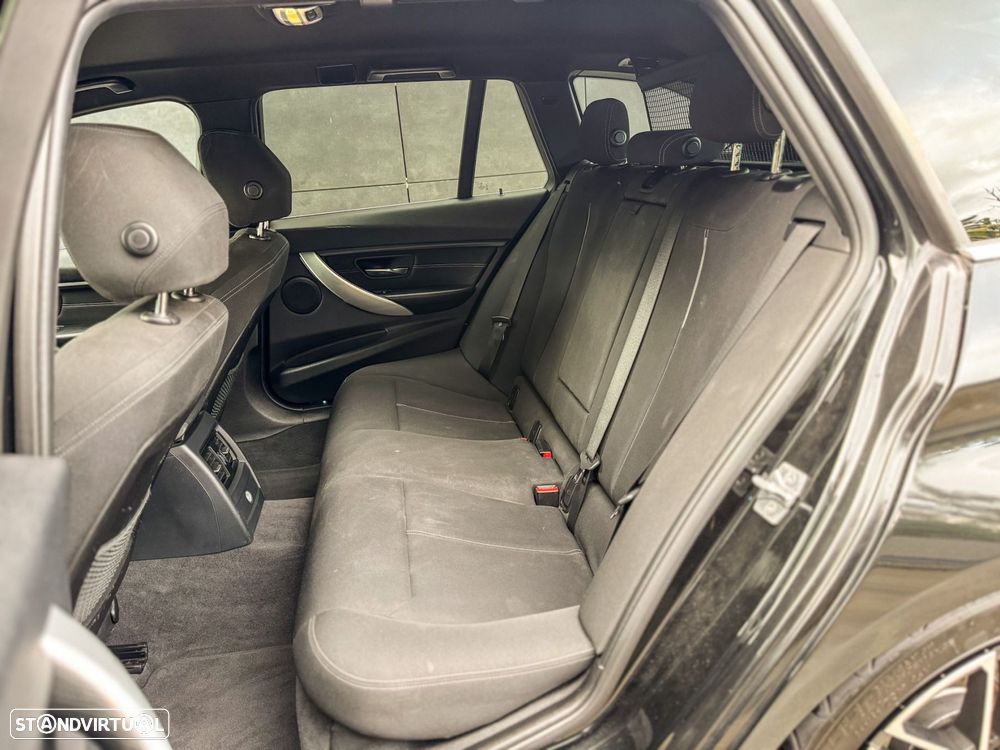 BMW 318 d Touring Aut. Sport Line - 33