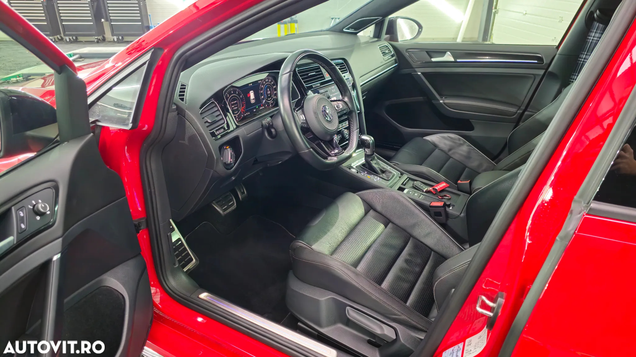 Volkswagen Golf 2.0 TSI DSG R - 9