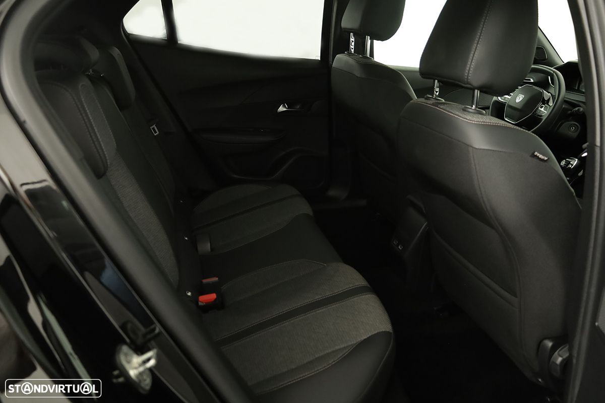 Peugeot 2008 1.2 PureTech Allure - 21