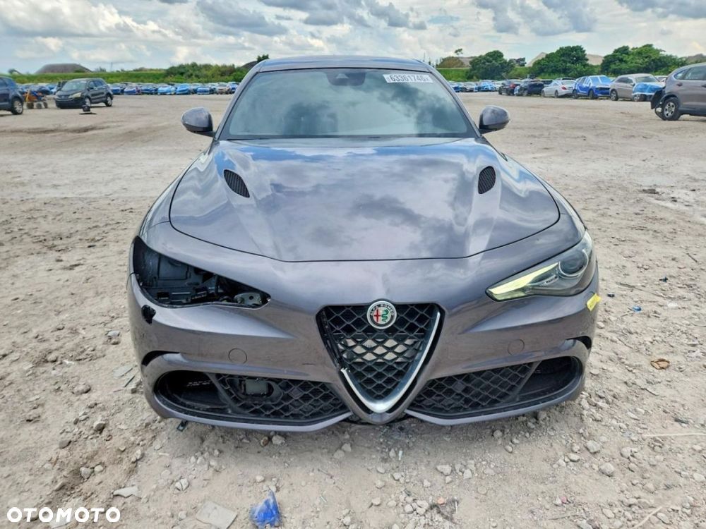 Alfa Romeo Giulia - 5