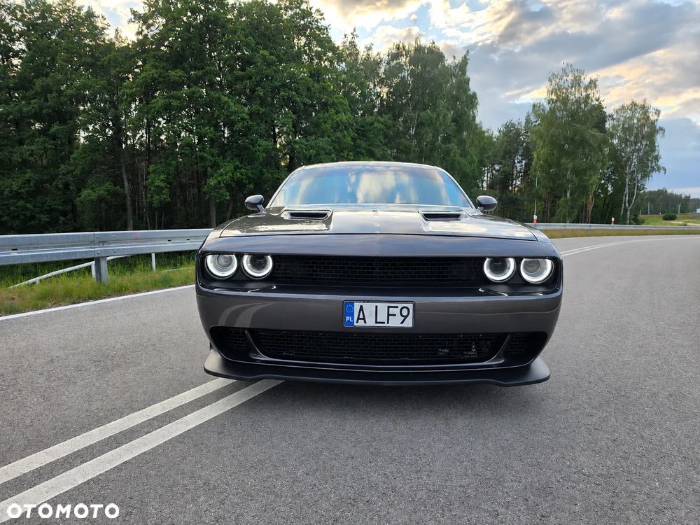 Dodge Challenger - 2
