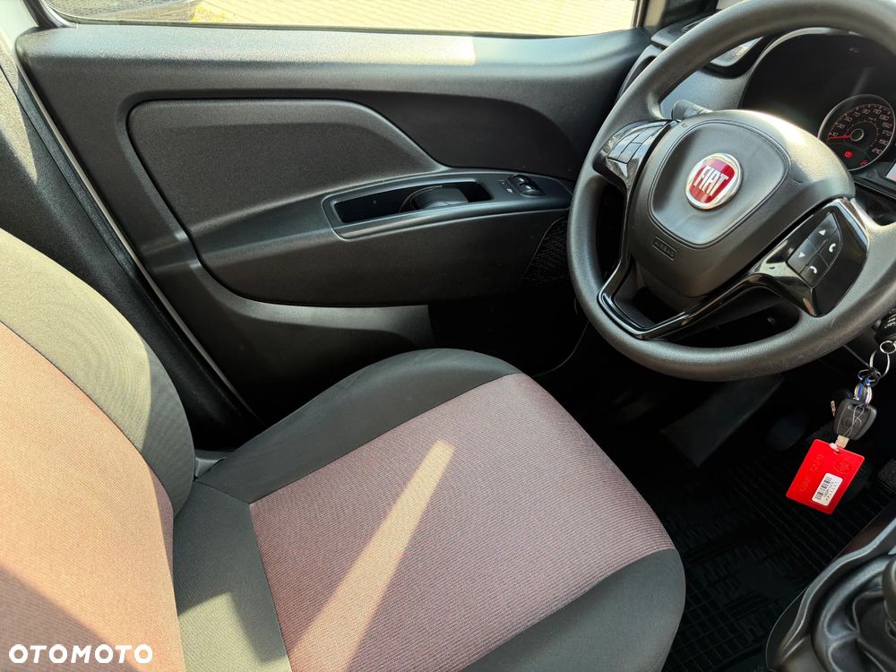 Fiat DOBLO VAN VAT-1 Homologacja cięż. DMC: 2145kg Ładowność 706kg MOCNY SILNIK 1.6 MultiJet, 105KM Emisja Euro-6, Skrzynia biegów 6-cio stopniowa! ORYGINALNA ZABUDOWA PAKI, BOCZNE DRZWI PRZESUWNE, RADIO FABRYCZNE, Hak 1300kg, PODGRZEWANE FOTELE Z REG. I PODŁOKIETNIKIEM, BAGAŻNIK DACHOWY ORYGINALNY FIAT, PARKTRONIKI, ALARM.. - 20