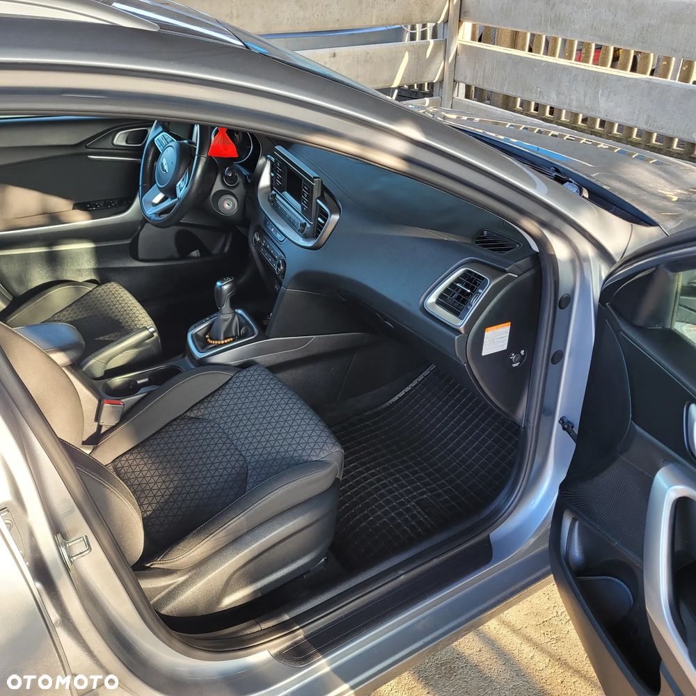 Kia Ceed 1.6 CRDi mHEV M - 18