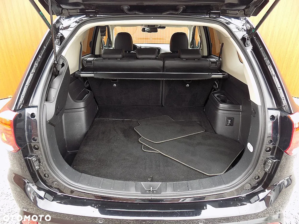 Mitsubishi Outlander 2.4 4WD Plug-In Hybrid Top - 27