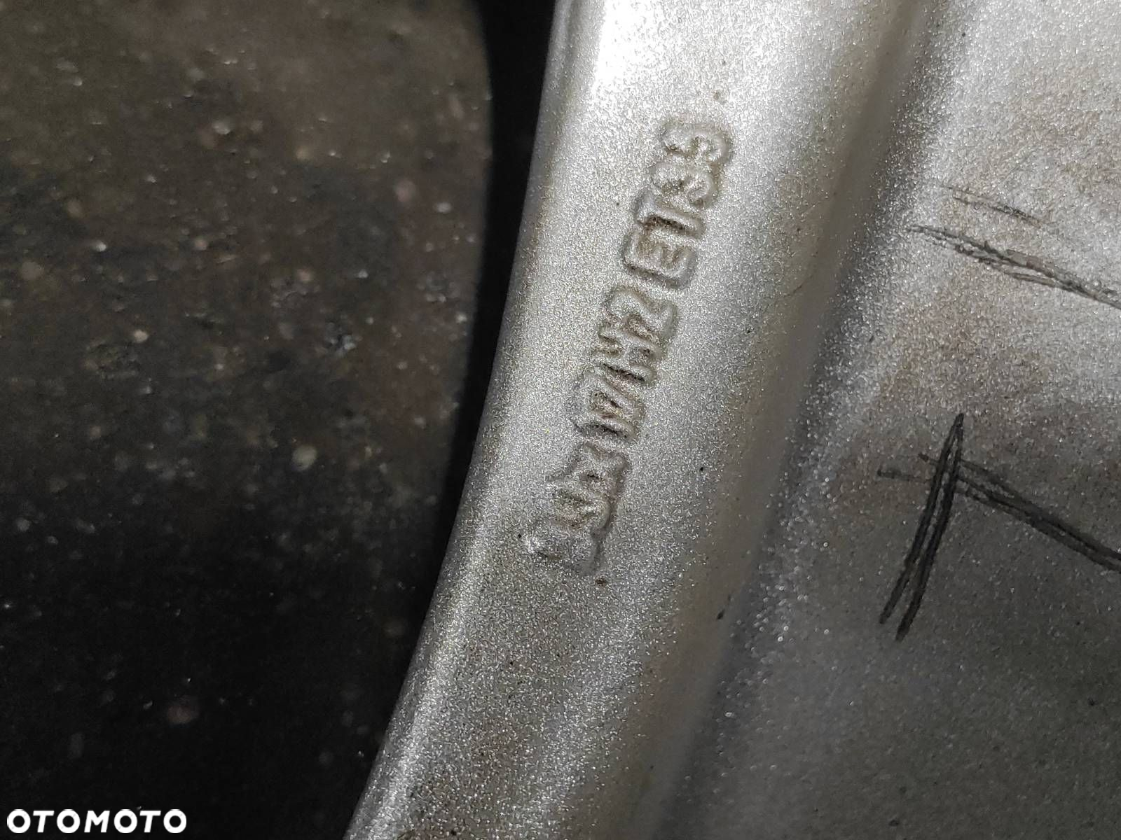 FELGA ALUMINIOWA 8JX17 ET35 5X112 PASSAT B5 - 4