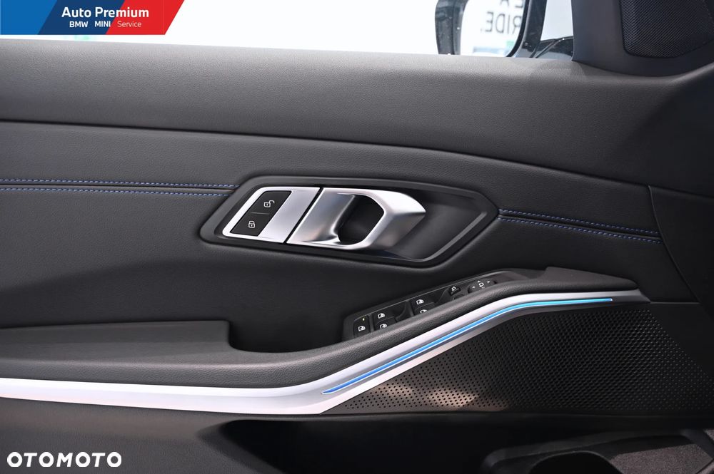 BMW Seria 3 320d xDrive - 12