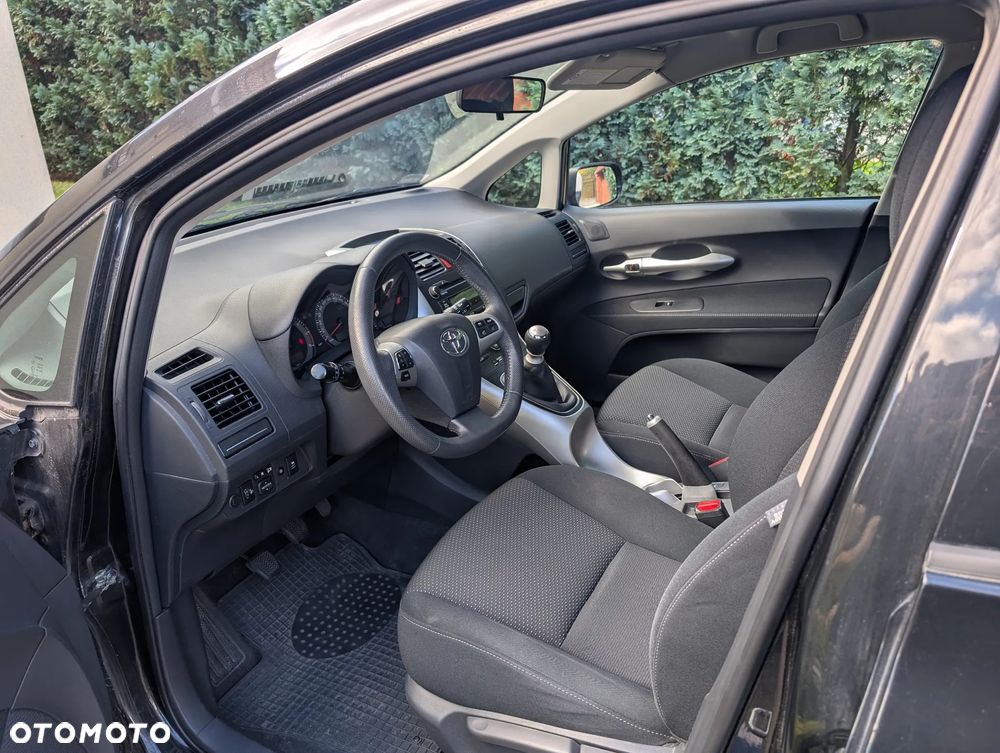 Toyota Auris 1.6 Premium + - 3