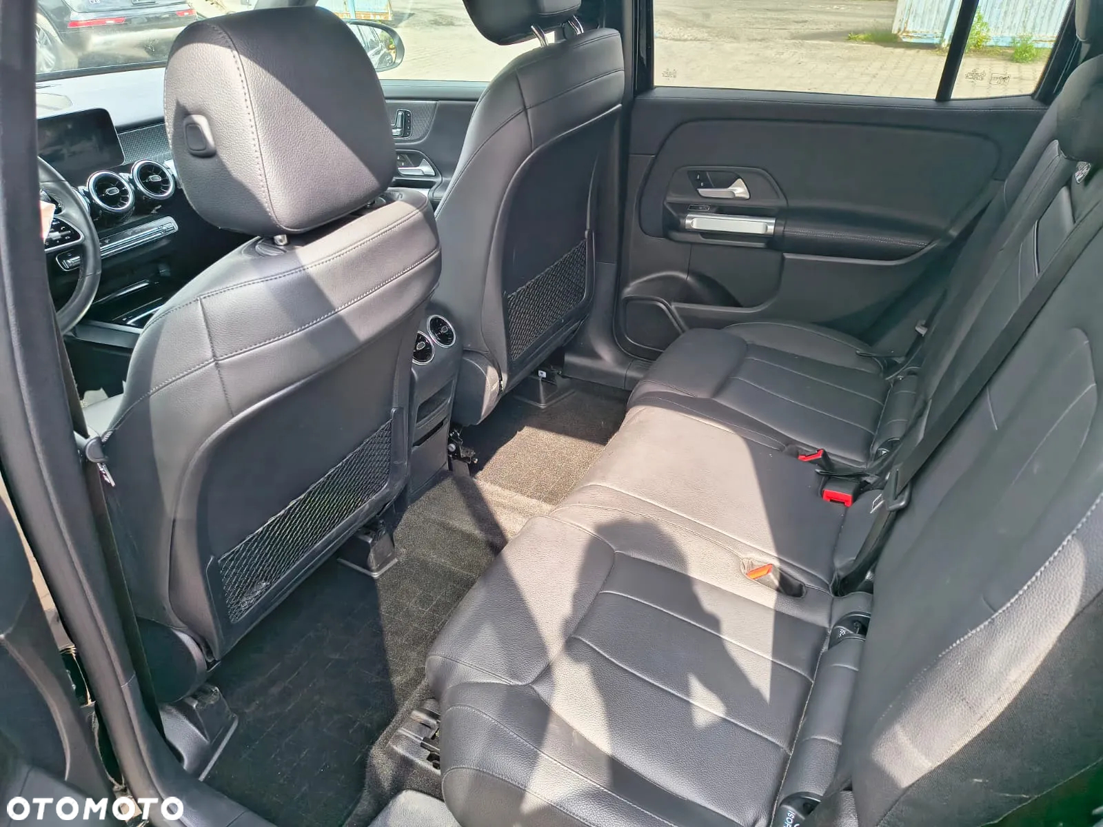 Mercedes-Benz GLB 250 4-Matic 8G-DCT - 11
