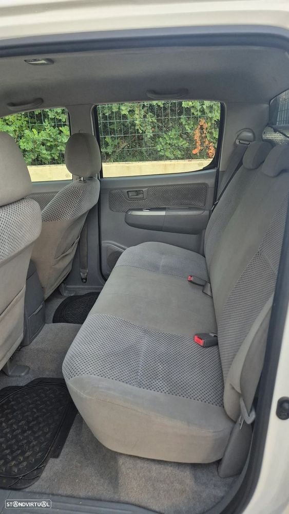 Toyota Hilux - 4