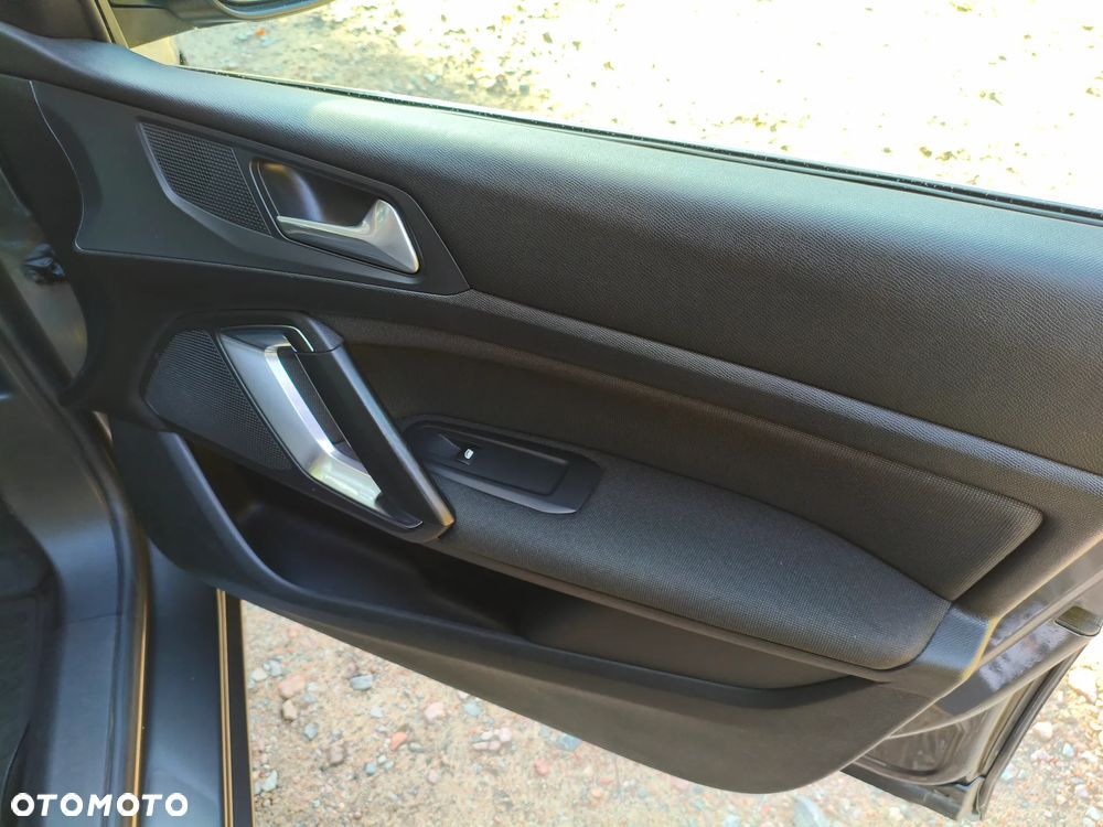 Peugeot 308 SW 1.2 PureTech GPF Allure S&S - 8