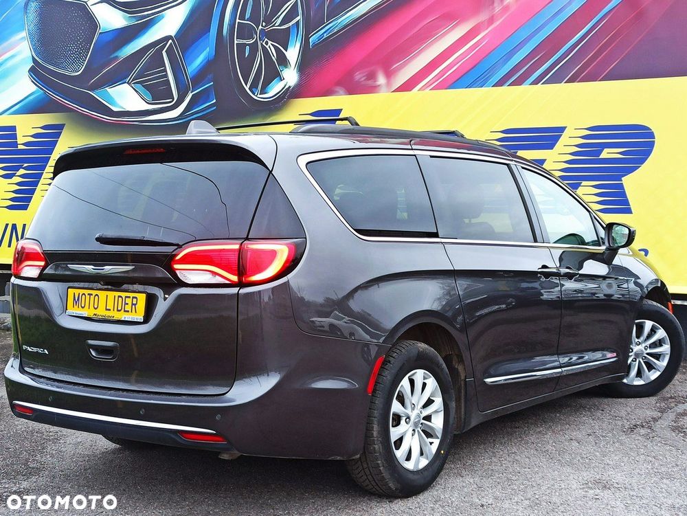 Chrysler Pacifica - 6