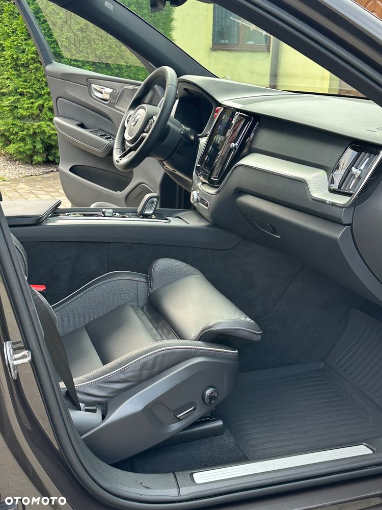 Volvo XC 60 B4 D AWD R-Design - 26