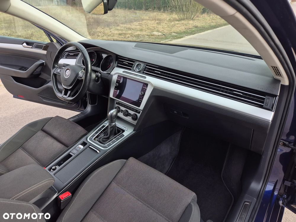 Volkswagen Passat - 23