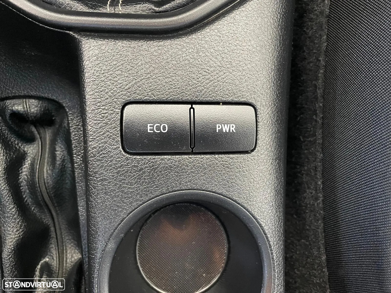 Toyota Hilux 2.4 D-4D 4WD Cab. Simples c/IVA Dedutível - 17