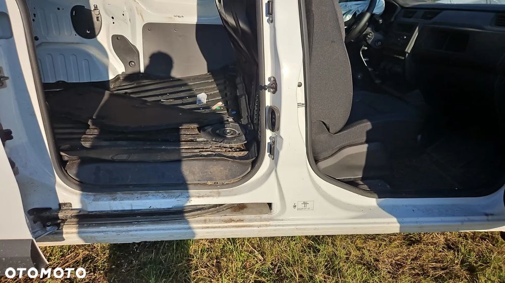 RENAULT EXPRESS próg słupek