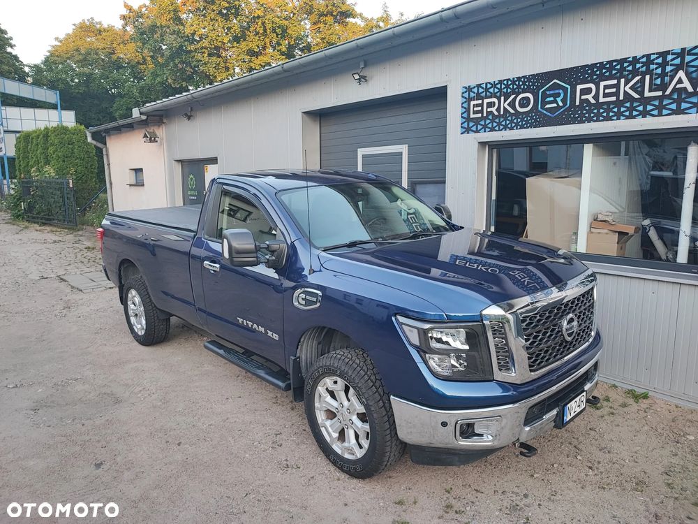 Nissan Titan - 1