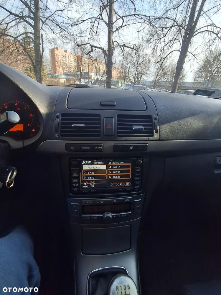 Toyota Avensis 2.0 D-4D - 13