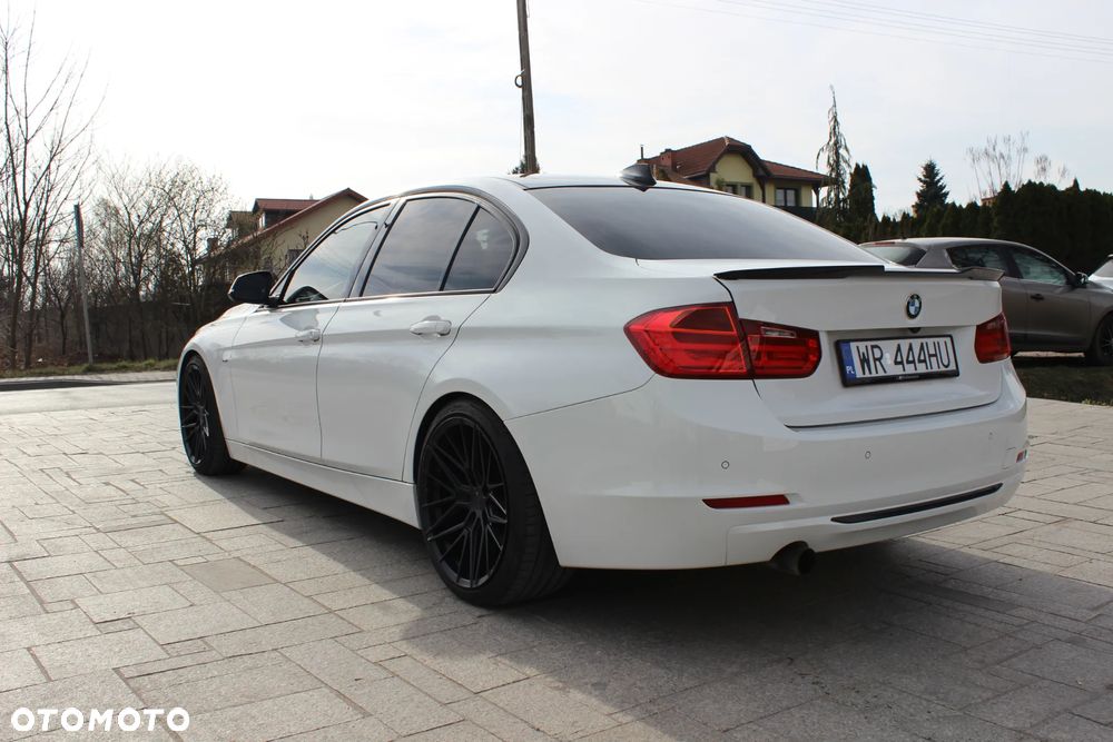 BMW Seria 3 320i xDrive Sport-Aut - 3