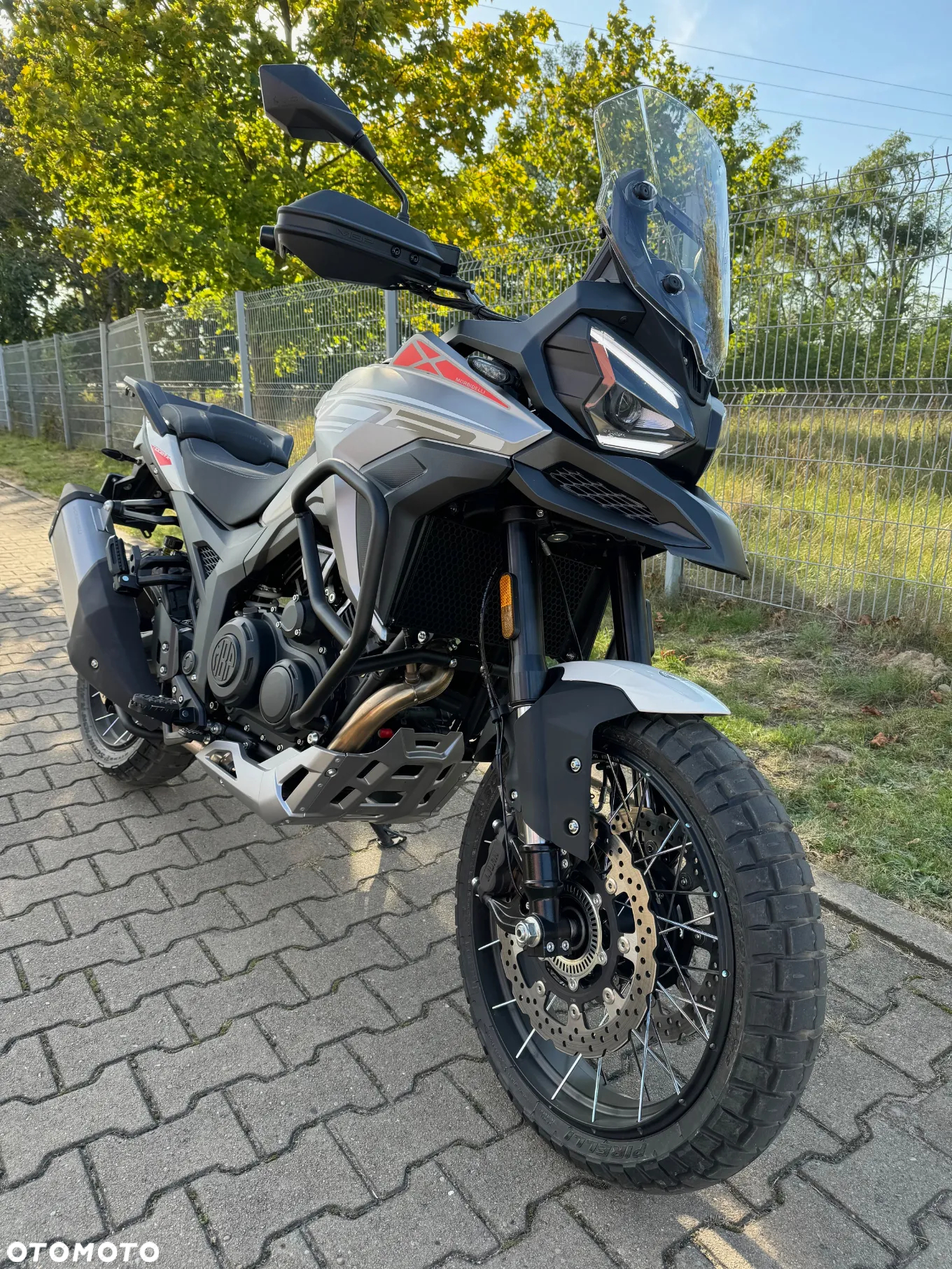 QJMOTOR SRT 800S - 9