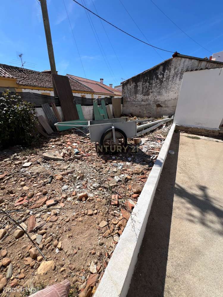Abrantes-Moradia para recuperar com espaço exterior em Alferrarede Vel - Grande imagem: 5/22