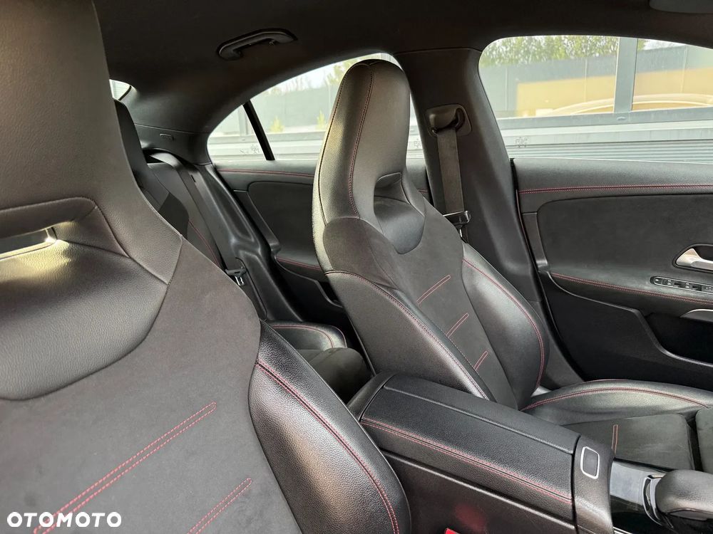 Mercedes-Benz CLA 180 AMG Line 7G-DCT - 35