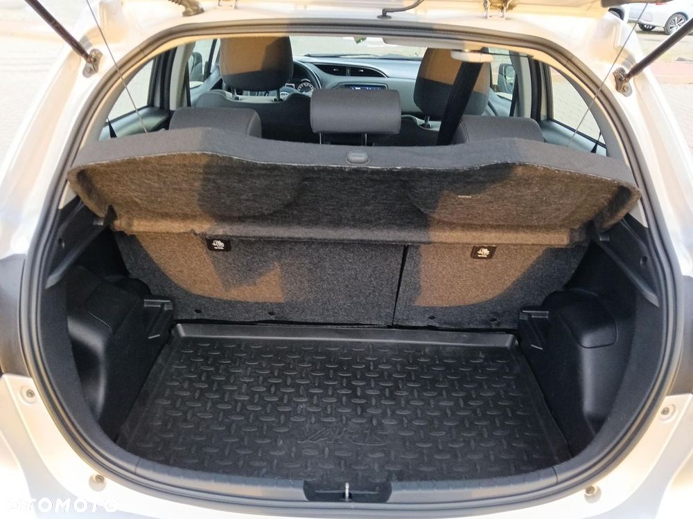 Toyota Yaris 1.5 Premium CVT - 13