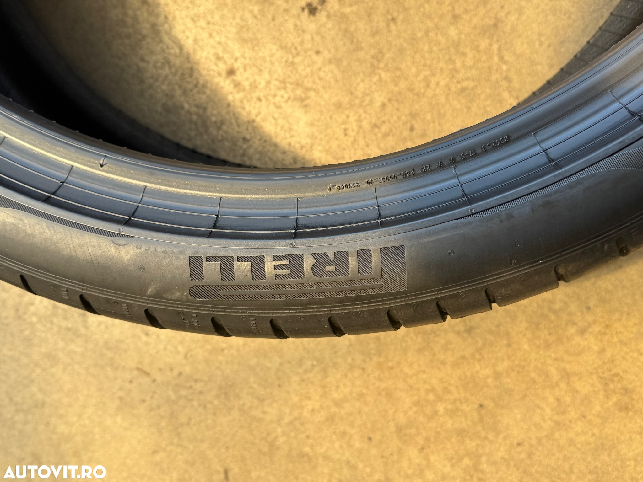 Vând 2 anvelope 275/35/22 Pirelli de vară la 6mm - 4