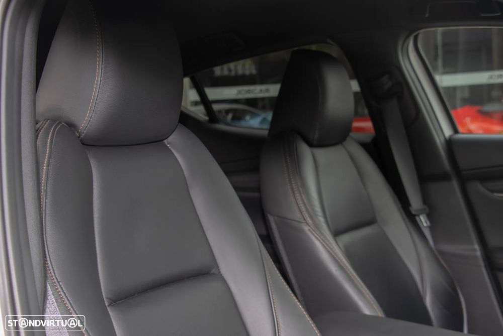 Mazda 3 Hatchback 2.0 Sky-X Excellence - 29