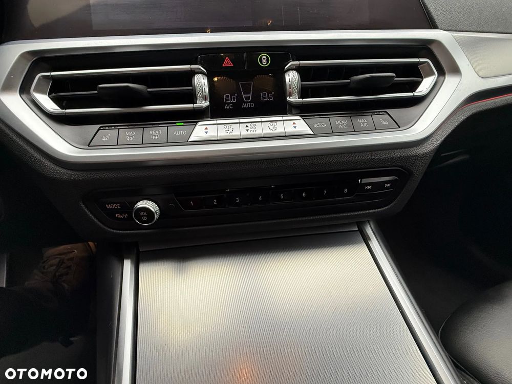 BMW Seria 3 320d xDrive M Sport Shadow - 30