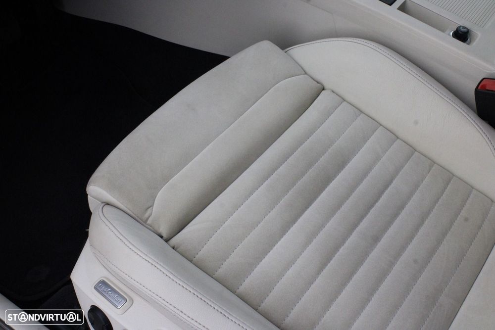 VW Passat Variant 2.0 TDI Highline DSG - 48