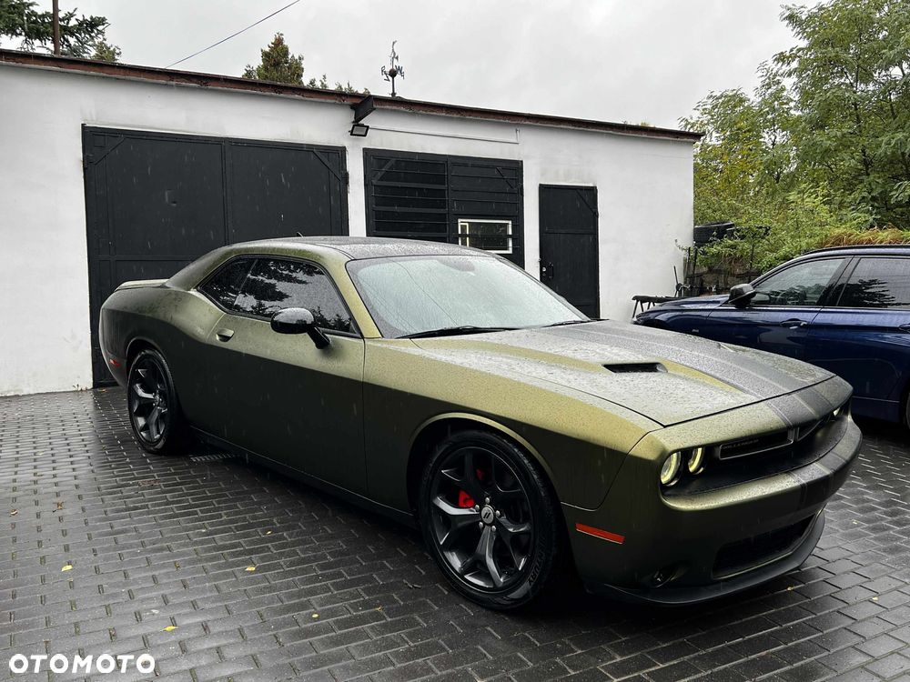 Dodge Challenger - 2