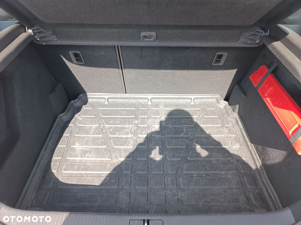 Opel Astra 1.4 Turbo 150 Jahre - 11