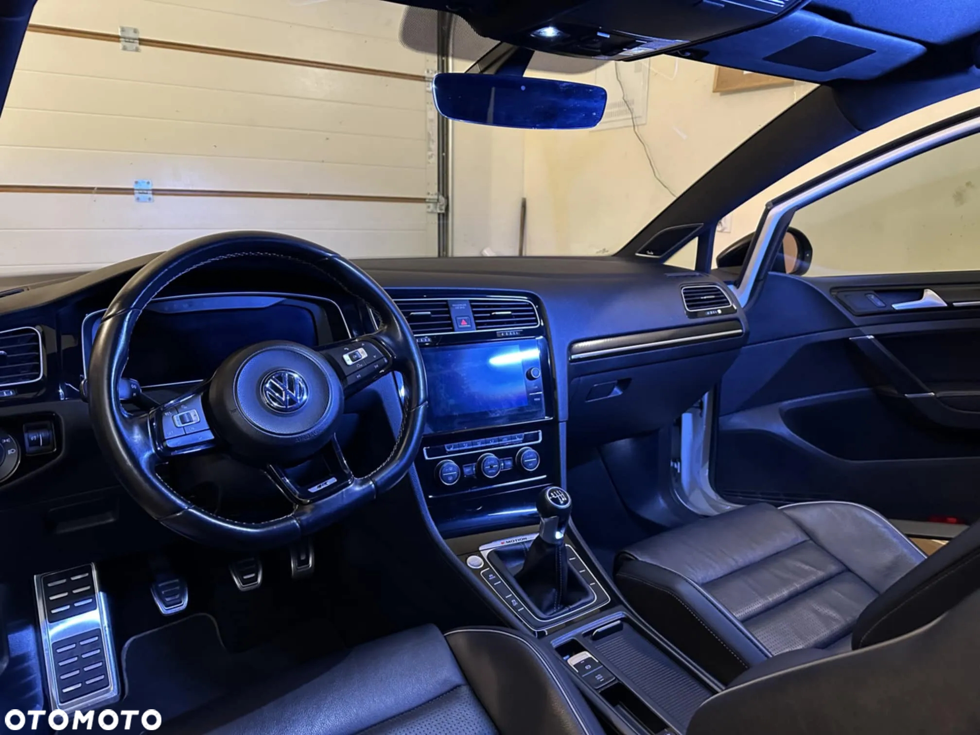 Volkswagen Golf - 25