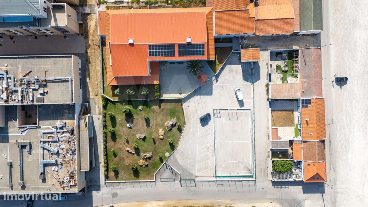 Edifício de 2 pisos em lote de 3750m2 em Peniche - Grande imagem: 3/20