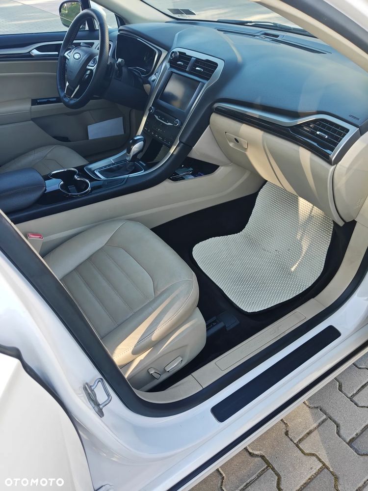 Ford Fusion 2.0 EcoBoost Titanium - 17