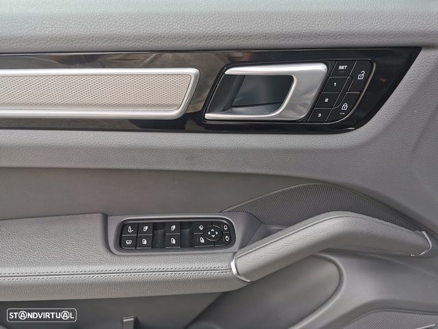 Porsche Cayenne E-Hybrid Platinum Edition - 15