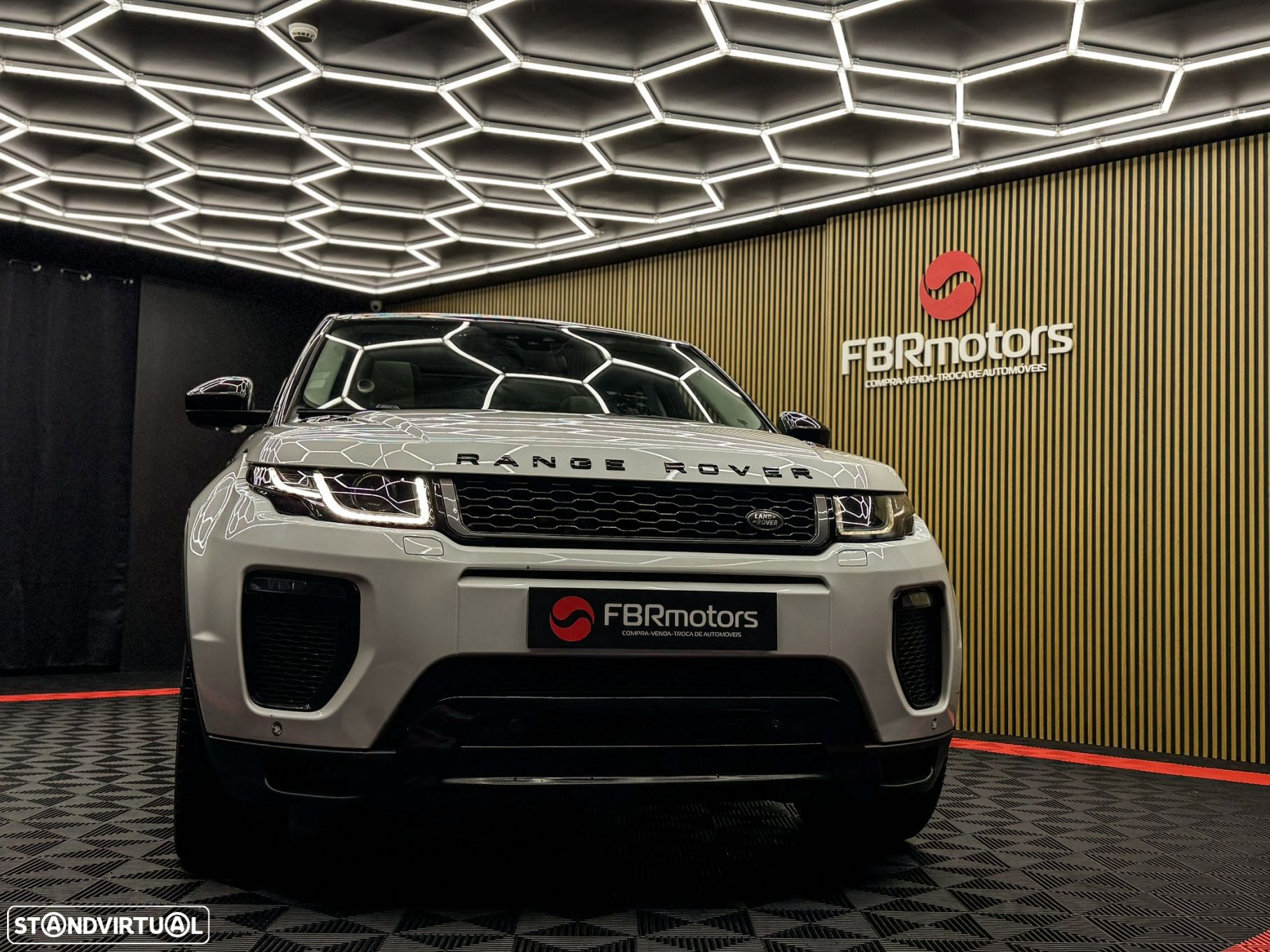 Land Rover Range Rover Evoque 2.0 D180 AWD R-Dynamic HSE Auto - 24