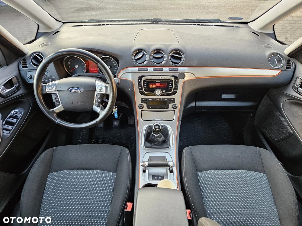 Ford Galaxy - 16
